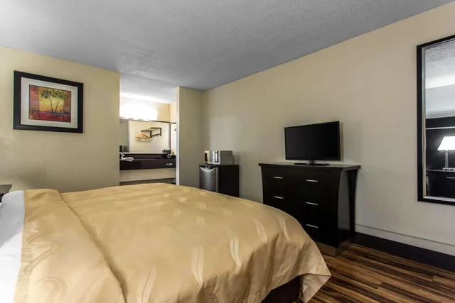 غرفة بسرير كينج، Quality Inn Goose Creek Charleston 1/5
