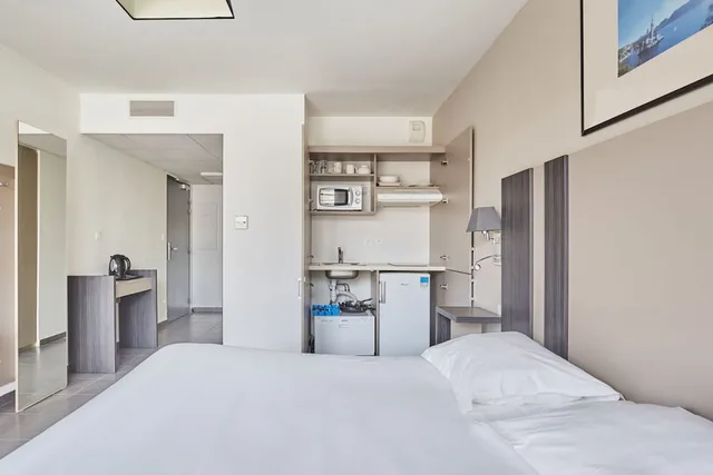 Superior, Studio, Queen Bed, Appart hotel Odalys City Marseille Centre Parc Chanot Velodrome 3/10