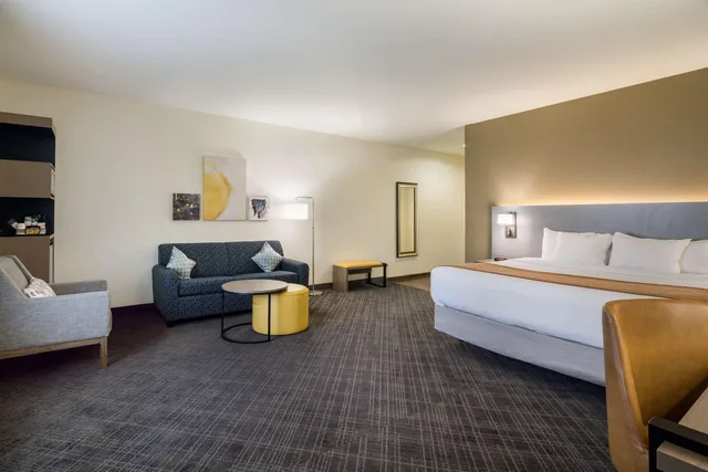 جناح بسرير كينج لذوي الإعاقة، Comfort Inn & Suites Victoria North 1/6