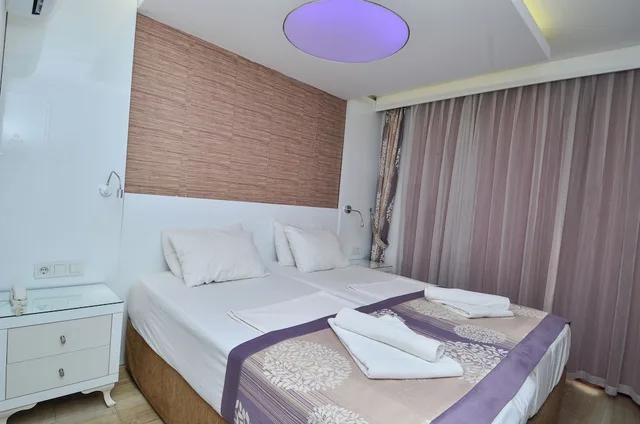 غرفة قياسية بسرير مزدوج، Tropic Hotel Side 3/10