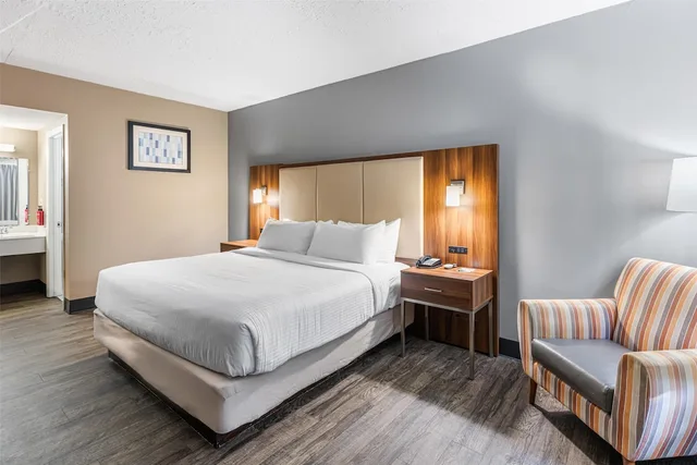 غرفة قياسية بسرير كينج، SureStay Hotel by Best Western Helen Downtown 4/10