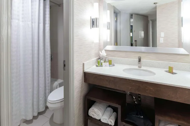 استوديو بسرير كينج، Doubletree By Hilton Hotel Jacksonville Airport 3/4