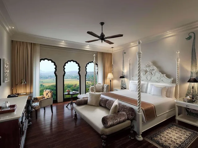 Fairmont, King Bed, Smoking، Fairmont Jaipur 3/5