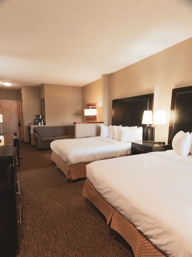 غرفة قياسية بسريرين كوين مع أريكة، Wildwood Lodge 3/8