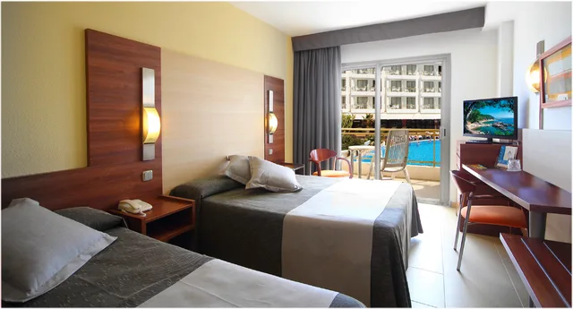 غرفة بريميوم بسرير مزدوج أو سريرين منفصلين، AQUA Hotel Aquamarina & Spa 2/3