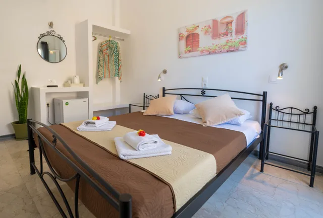 غرفة قياسية بسرير مزدوج بشرفة، Join Us Low Cost Rooms 5/9