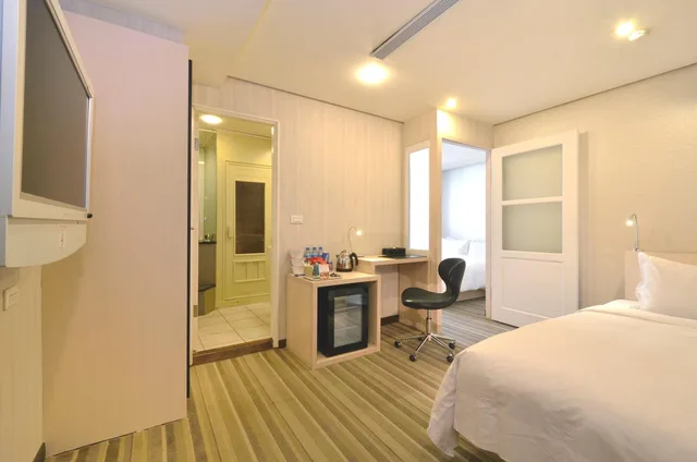 غرفة ملكية ثلاثية، Yomi Hotel 1/1