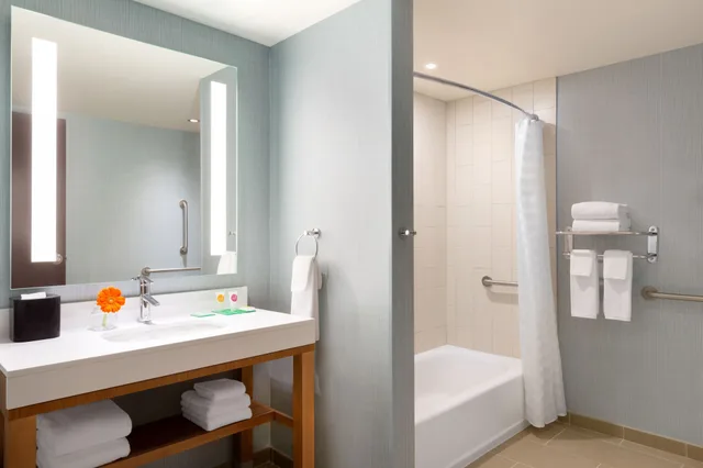 غرفة بسريرين كوين مع أريكة لذوي الإعاقة، Hyatt Place Niagara Falls 4/4