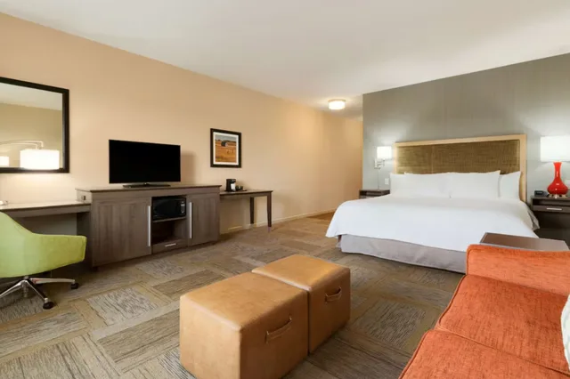 Wet, Studio, Suite, King Bed, Hampton Inn By Hilton Edmonton/Sherwood Park 1/2
