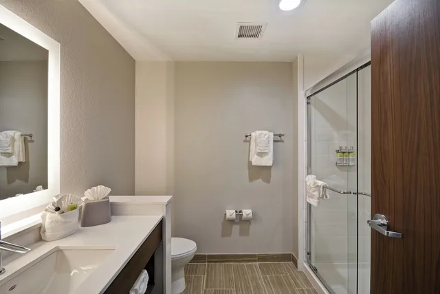 جناح بسريرين كوين مع أريكة، Holiday Inn Express & Suites Houston NASA - Boardwalk Area 6/7