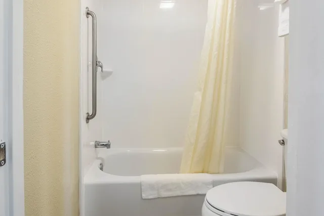 Standard, King Bed, Econo Lodge Freeport - Brunswick Area 8/10