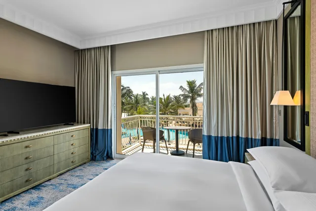 غرفة ديلوكس بسرير كينج بإطلالة على البحر، Hilton Salalah Resort 1/9