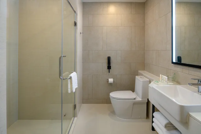 Room, Double Bed, Accessible, Holiday Inn Suites Siracha Laemchabang 9/10