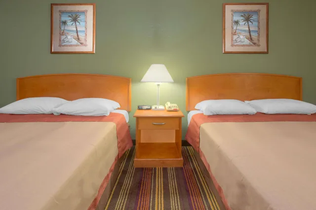 غرفة بسريرين كوين للمدخنين، Super 8 By Wyndham Shreveport 2/4