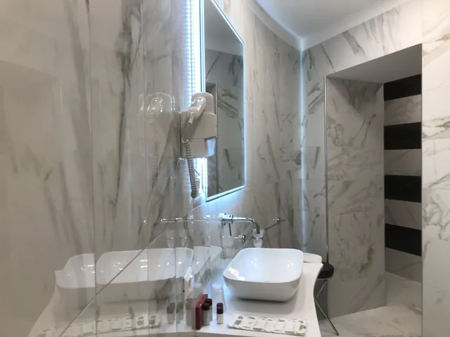 جناح جونيور بسرير كوين، Art Resort Galleria Umberto. 7/7