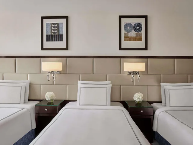 غرفة كلاسيكية ثلاثية بثلاثة أسرّة بإطلالة على المدينة، فندق مكة سويس أوتيل(Swissotel Makkah) 5/9