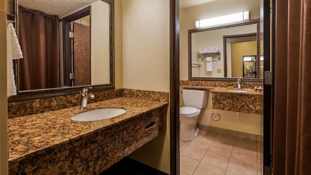 جناح، Best Western Plus Tree House 3/3