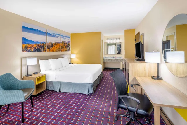 غرفة بسرير كينج للمدخنين، Days Inn by Wyndham Murphy 1/7