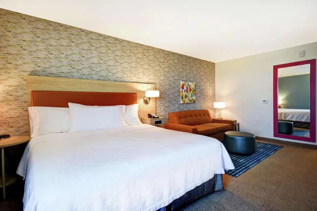 استوديو بسرير كوين مع أريكة لذوي الإعاقة، Home2 Suites by Hilton Victorville, CA 1/4