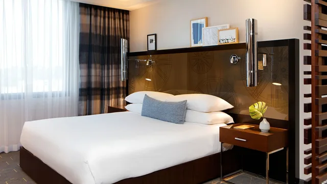 غرفة قياسية بسرير مزدوج، Kimpton Overland Hotel Atlanta Airport 2/4
