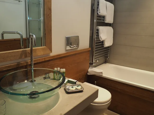 شقة بسريرين مزدوجين وأسرّة بطابقين بـ3 غرف نوم بمطبخ صغير في الملحق، Maloja Palace 2/2