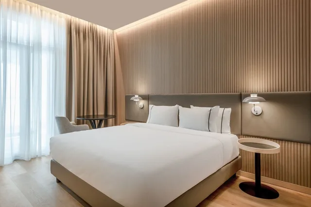غرفة سوبيريور بسرير كوين بشرفة، AC Hotel by Marriott Clodio Roma 5/6