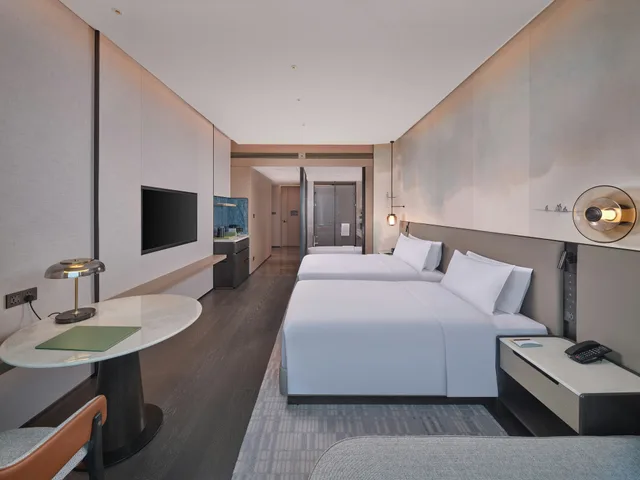 غرفة تنفيذية بسريرين منفصلين بإطلالة على النهر، Hilton Huizhou 2/2