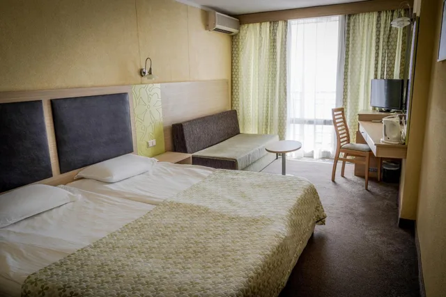 غرفة بسرير مزدوج أو سريرين منفصلين بإطلالة على البحر، Hotel Gergana All Inclusive 3/10