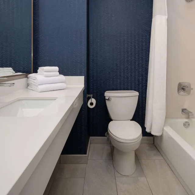 غرفة بسريرين كوين بحوض استحمام لذوي الإعاقة، Fairfield Inn & Suites Spokane Downtown 5/8