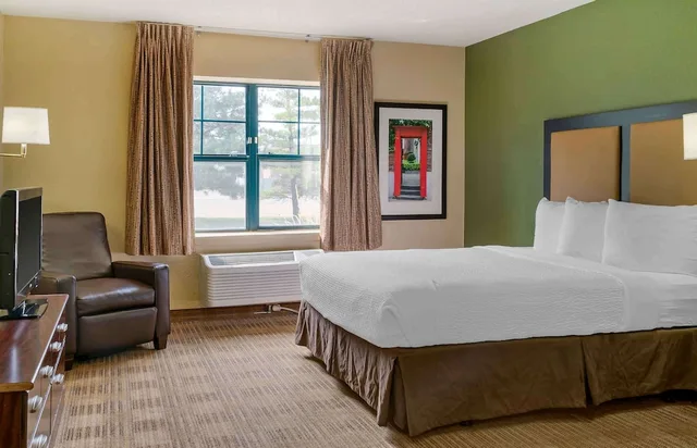 Studio, Queen Bed, Accessible, Extended Stay America - Long Island - Bethpage 2/10