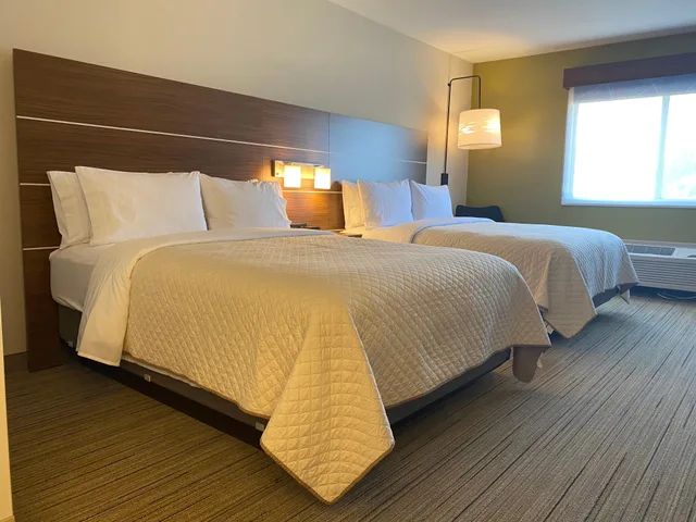 غرفة قياسية بسريرين كوين لذوي الإعاقة، Hotel Fairchild 1/4
