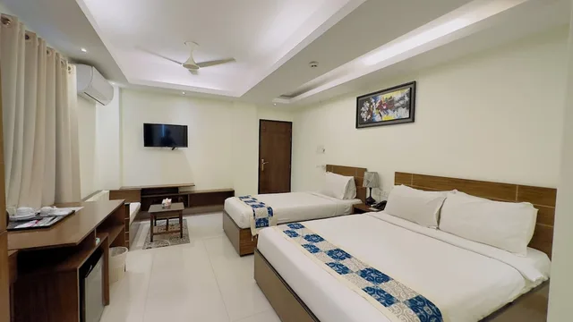 غرفة ديلوكس ثلاثية بسرير مزدوج وسرير فردي بإطلالة على المدينة، Hotel The Grand Hyatt Dhaka 1/7