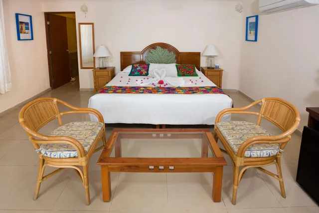 Room, King Bed, Hotel La Joya 1/2
