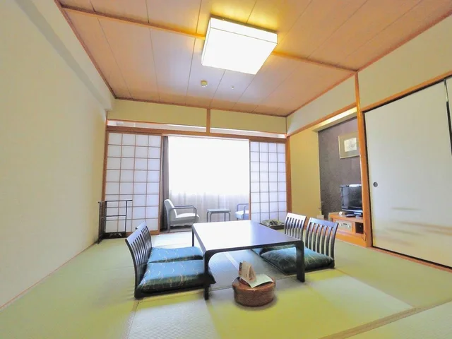 غرفة يابانية بثلاثة أسرّة، Tateyama Kokusai Hotel 1/2