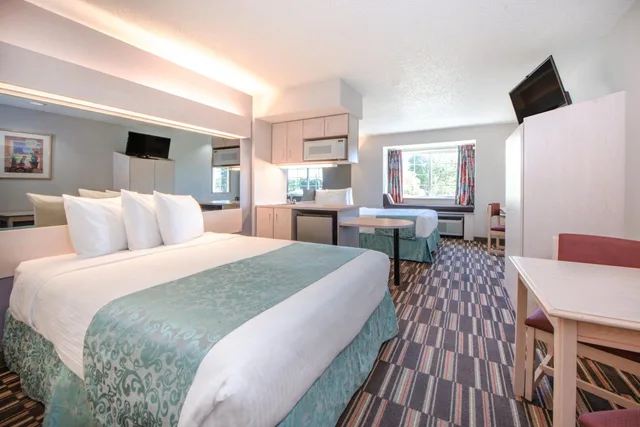 غرفة ديلوكس بسريرين كوين لذوي الإعاقة، Microtel Inn & Suites by Wyndham Claremore 2/4
