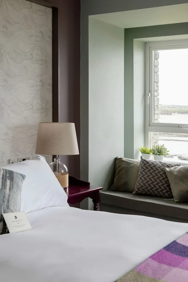 Room, 1 Double and 1 Single Bed, Lateral Side Sea View, Armada Hotel 2/3