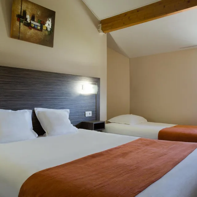 غرفة رباعية، The Originals City Hotel L Acropole Saint Etienne Sud 1/10