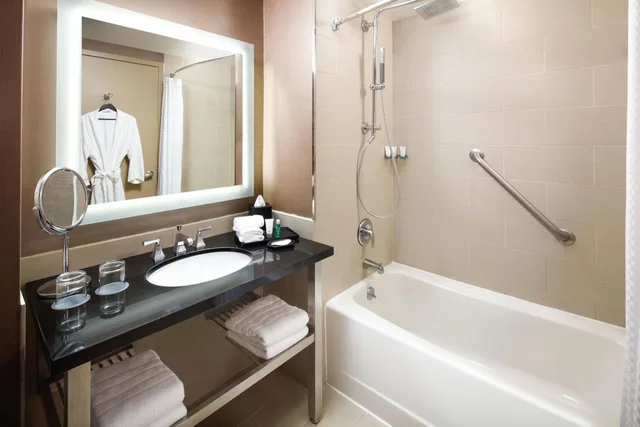 Guest Room, Standard, 2 Double Beds, The Westin Annapolis 8/10