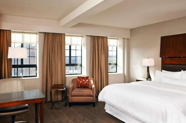 Room, King Bed, City View, The Westin Portland Harborview 1/8