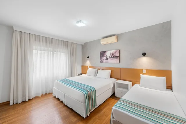 غرفة بسرير كوين وسرير فردي، Capcana Hotel Sao Paulo Jardins 1/6