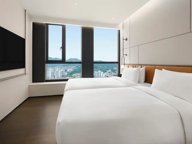 1 Bedroom, Family Suite, Premier, 1 Double and 1 Single Bed, Pullman Ambassador Seoul Eastpole 1/3