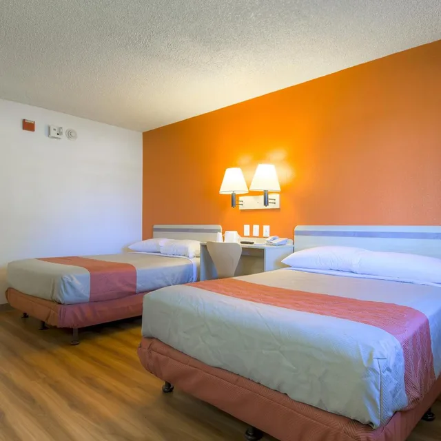 2 Queen Beds - Micfridge، Motel6 Rancho Mirage CA Palm Springs 4/10