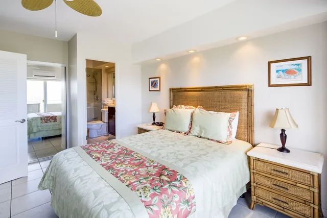 2 Bedrooms, Deluxe, King and Twin Beds, Ocean View, 2 Bathrooms، Castle Waikiki Shore 1/3