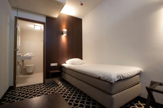 غرفة قياسية بسرير فردي بحوض استحمام، Golden Tulip West Ende 6/10