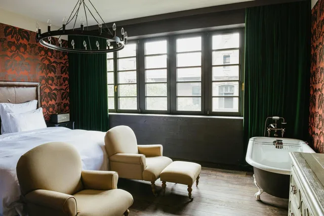 Signature, Street, King Bed، Rooms Hotel Tbilisi 2/2