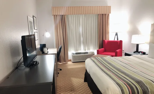 جناح بسرير كينج بغرفة نوم واحدة، Country Inn & Suites by Radisson, Topeka West, KS 8/9