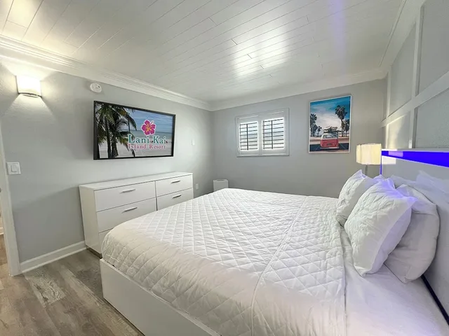 Suite, King Bed, Beach Front, Sofa, Balcony، Lani Kai Beachfront 1/10