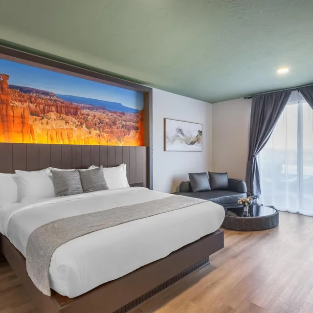 1 Bedroom, Suite, Balcony, Accessible, The Valor, Ascend Hotel Collection 2/3