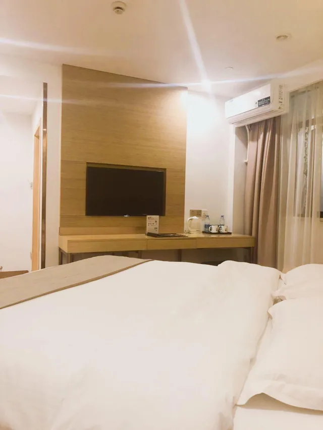 غرفة بسرير مزدوج، GREENTREE INN SHANGHAI MINHANG DISTRICT BEIQIAO SUBWAY STATION EXPRESS HOTEL 2/2