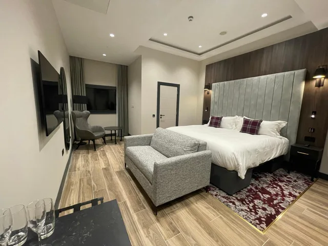 Executive, Tynecastle Park Hotel 2/7